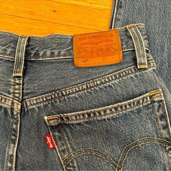 Levi’s 501 Premium Denim Crop Jeans - Picture 4 of 7